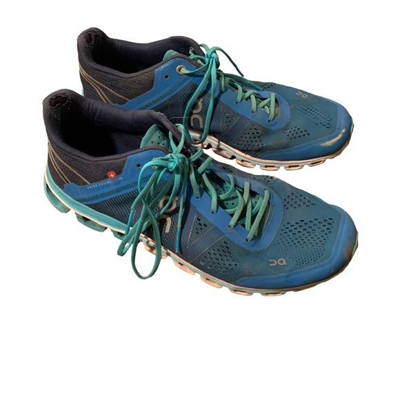 On Running Shoes - On Running blue lace up sneakers shoes women's size 11 READ DESCRIPTION On Cloud